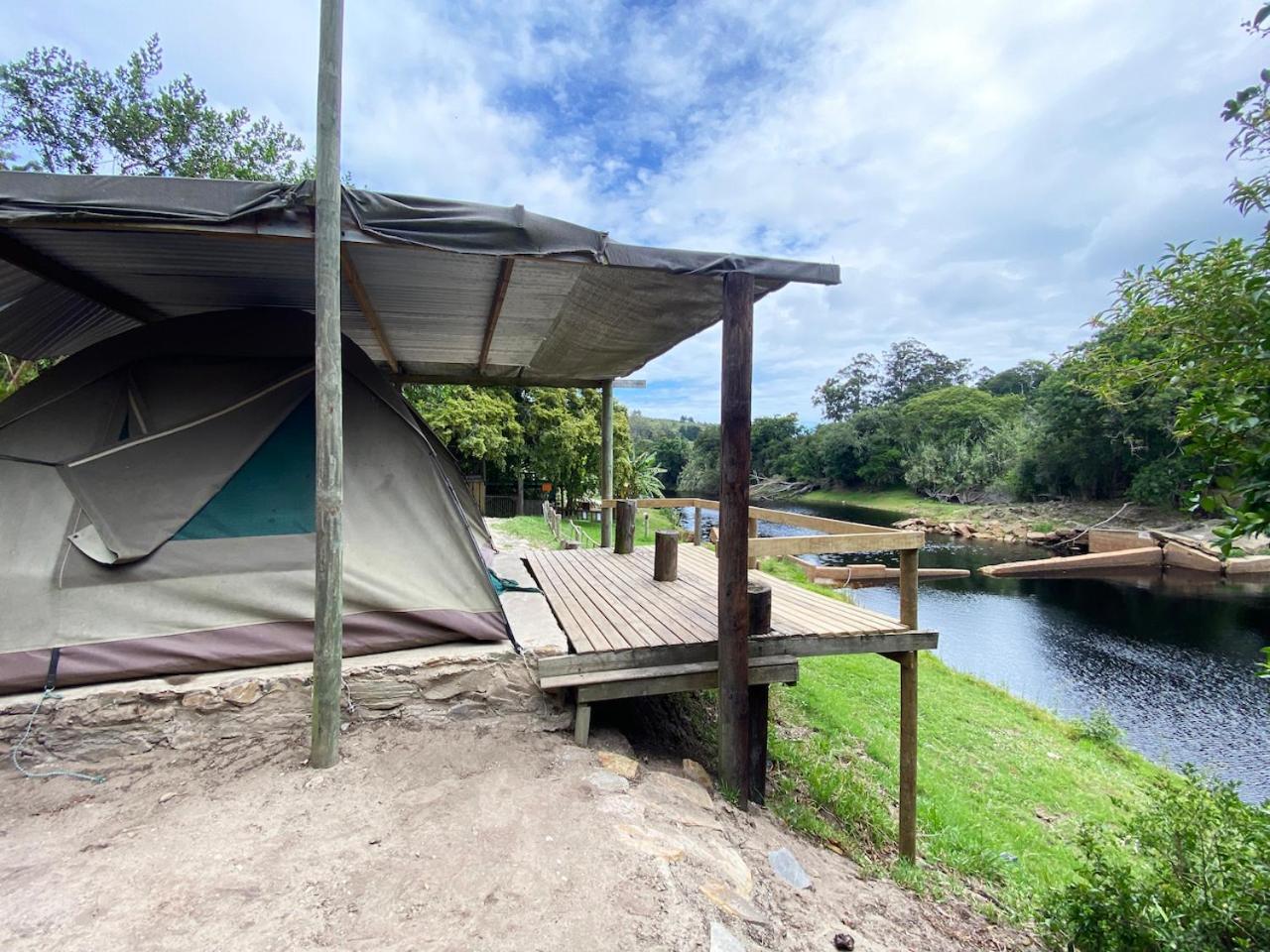 The Riverdeck Accommodation And Backpackers Knysna Eksteriør billede